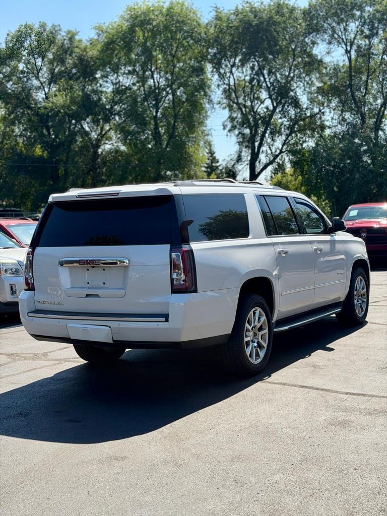 GMC Yukon XL Denali 4WD 2017