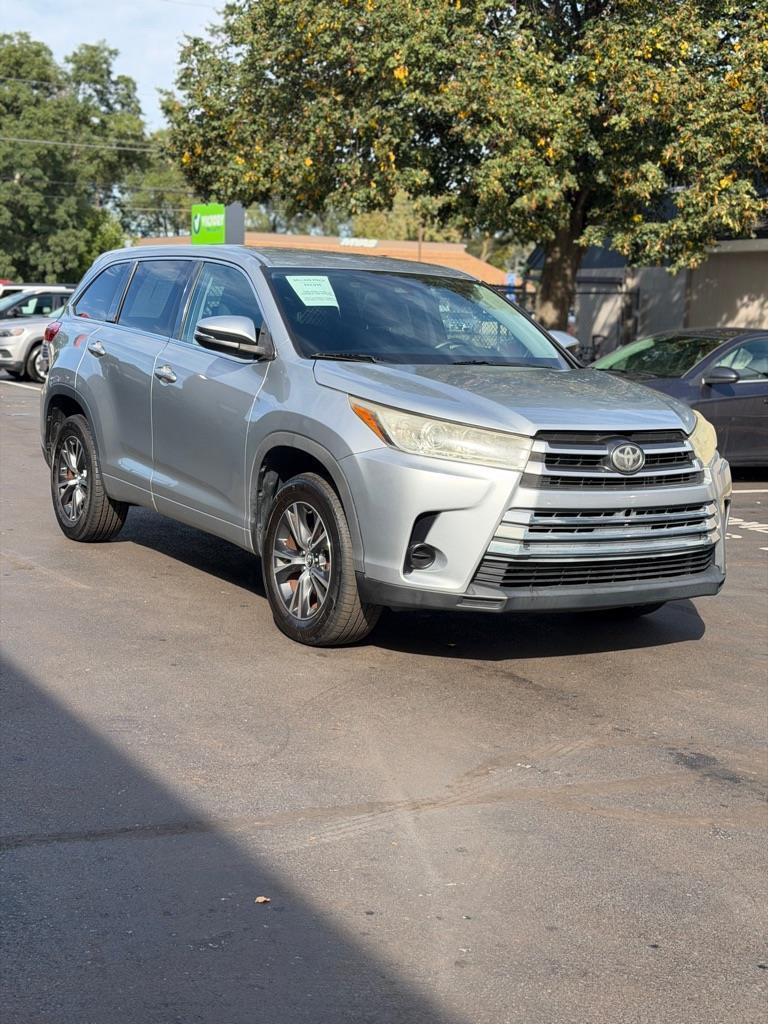 Toyota Highlander LE Plus FWD V6 2017