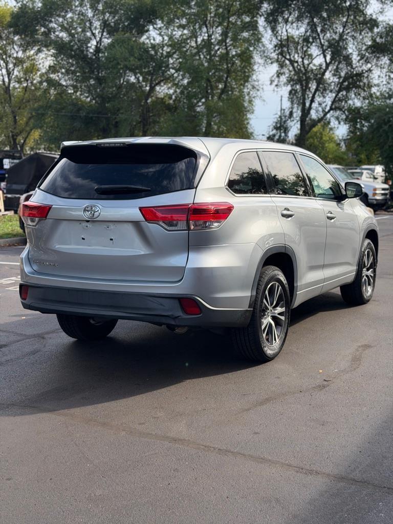 Toyota Highlander LE Plus FWD V6 2017