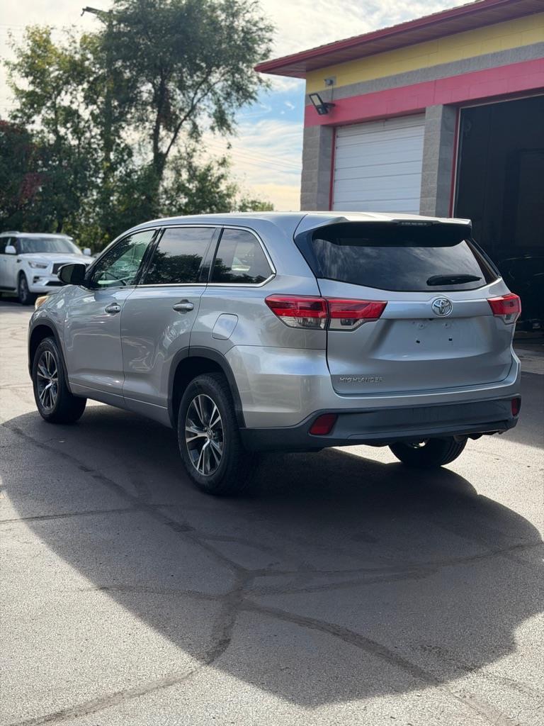 Toyota Highlander LE Plus FWD V6 2017