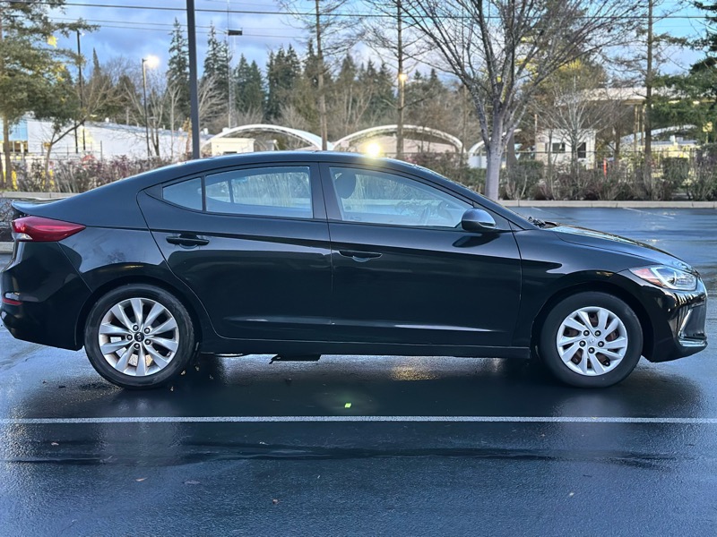 Hyundai Elantra SE 6AT 2018