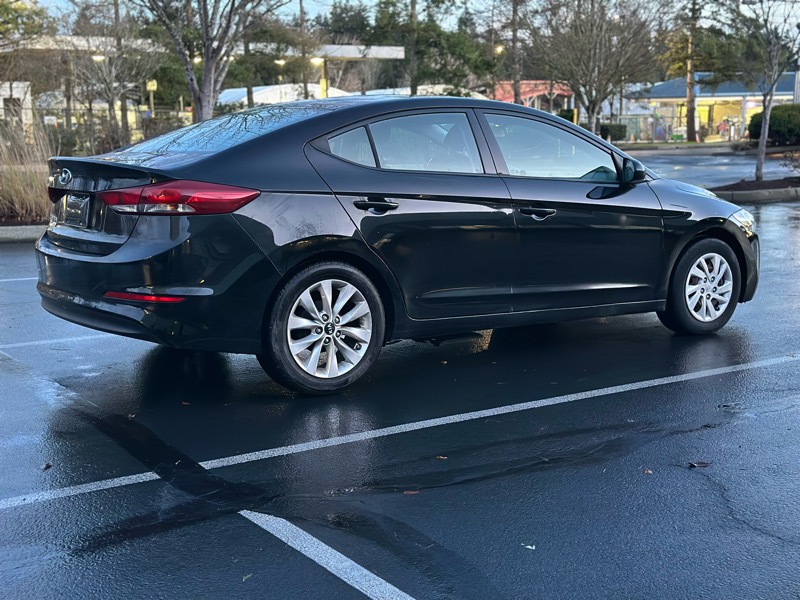 Hyundai Elantra SE 6AT 2018