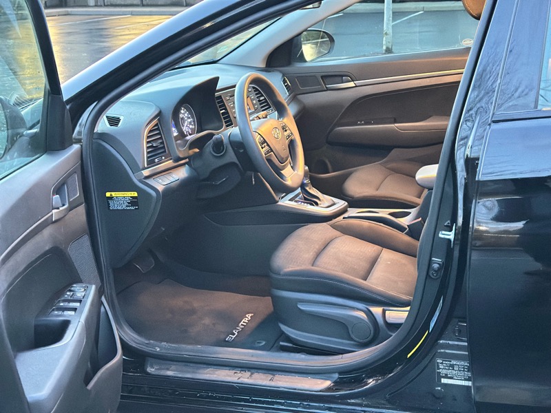 Hyundai Elantra SE 6AT 2018