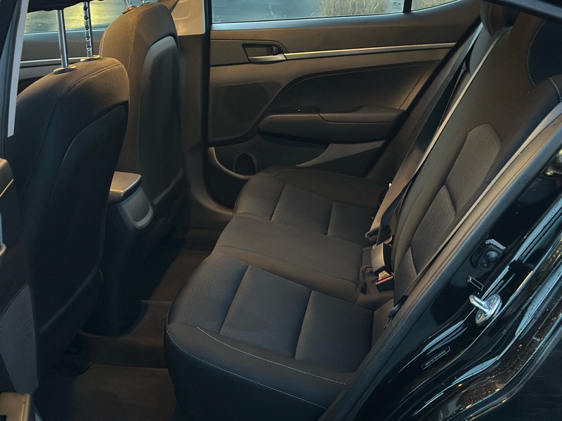 Hyundai Elantra SE 6AT 2018