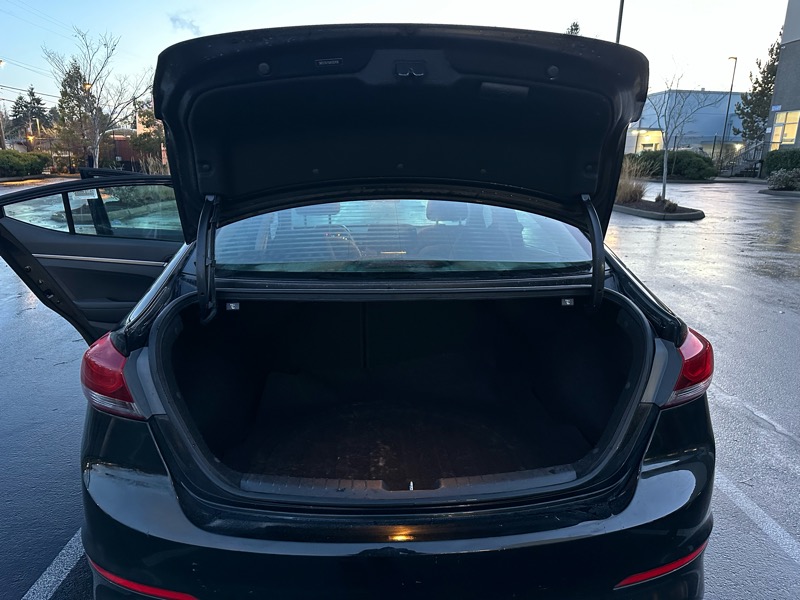 Hyundai Elantra SE 6AT 2018