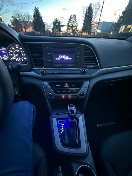 Hyundai Elantra SE 6AT 2018