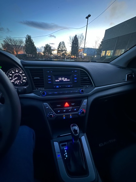 Hyundai Elantra SE 6AT 2018