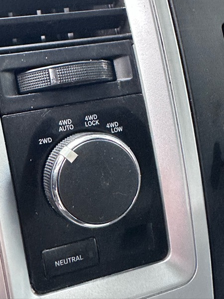 RAM 1500 SLT 4x4 Crew Cab 6'4" Box 2012