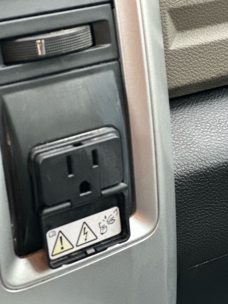 RAM 1500 SLT 4x4 Crew Cab 6'4" Box 2012