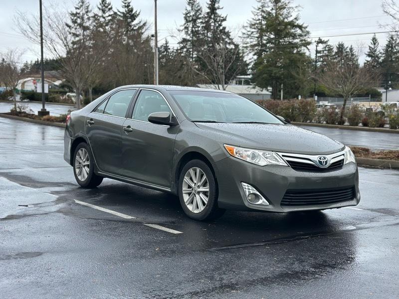 Toyota Camry Hybrid XLE 2013