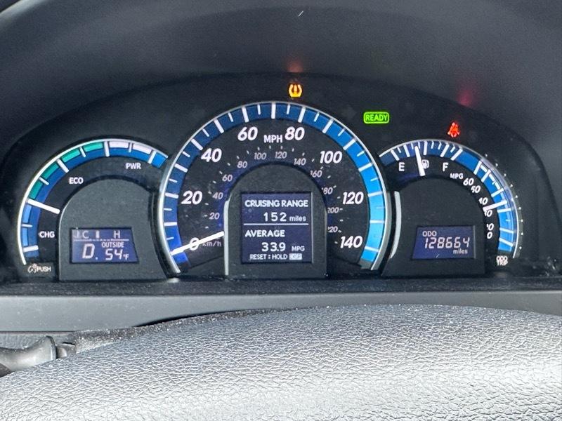 Toyota Camry Hybrid XLE 2013