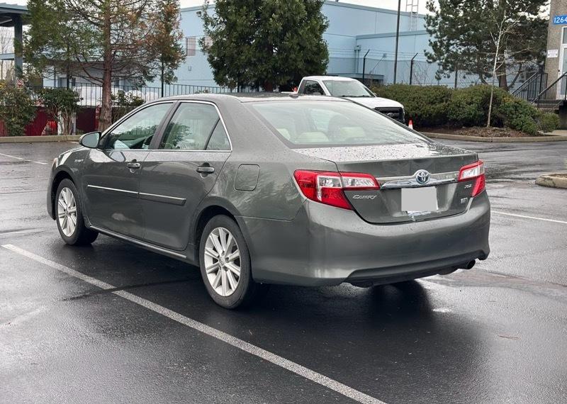 Toyota Camry Hybrid XLE 2013