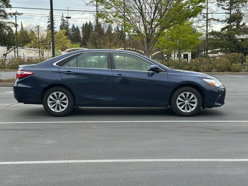 Toyota Camry SE 2017