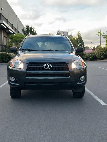 Toyota RAV4 Base I4 4WD 2011