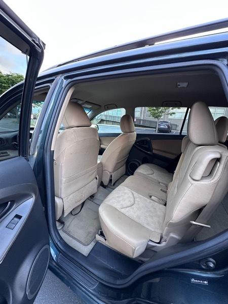Toyota RAV4 Base I4 4WD 2011