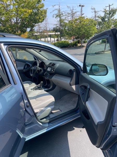 Toyota RAV4 Limited V6 4WD 2012