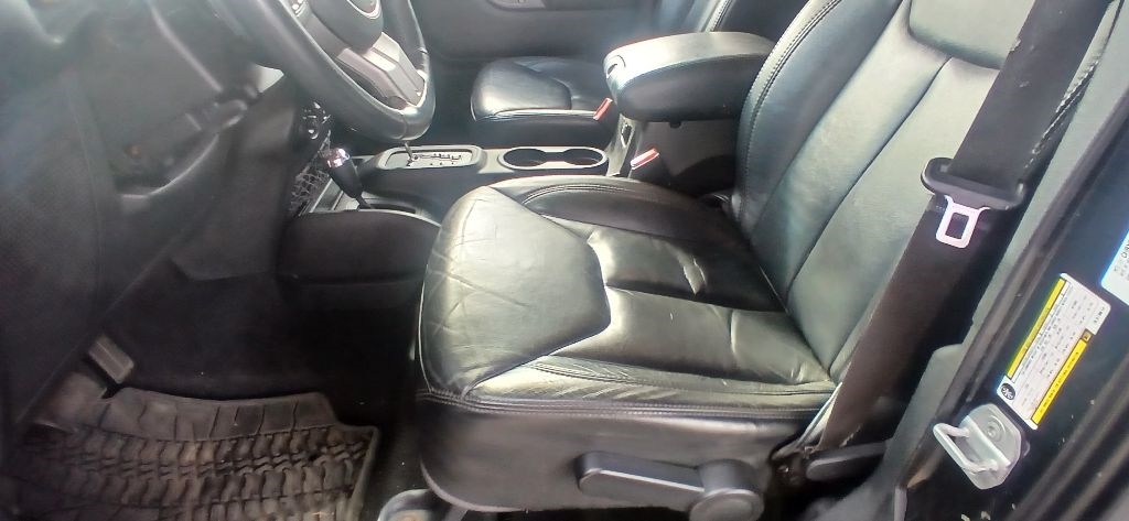 Jeep Wrangler Unlimited Sahara 4WD 2013 Jeep Wrangler Unlimited Sahara 4WD 2013