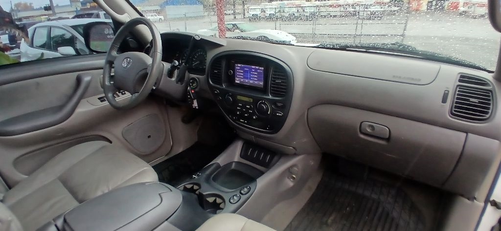 Toyota Sequoia SR5 4WD 2006