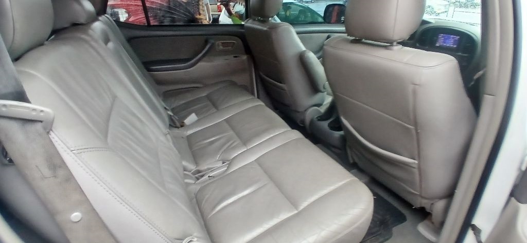 Toyota Sequoia SR5 4WD 2006