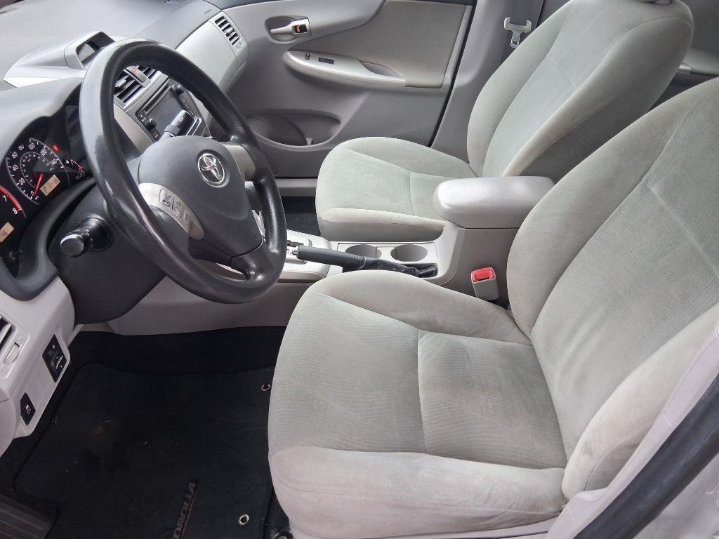 Toyota Corolla S 5-Speed MT 2013