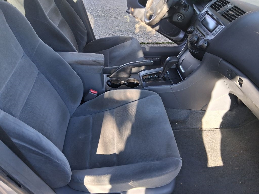 Honda Accord LX sedan AT 2006