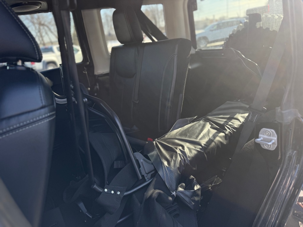 Jeep Wrangler Unlimited Sahara 4WD 2013