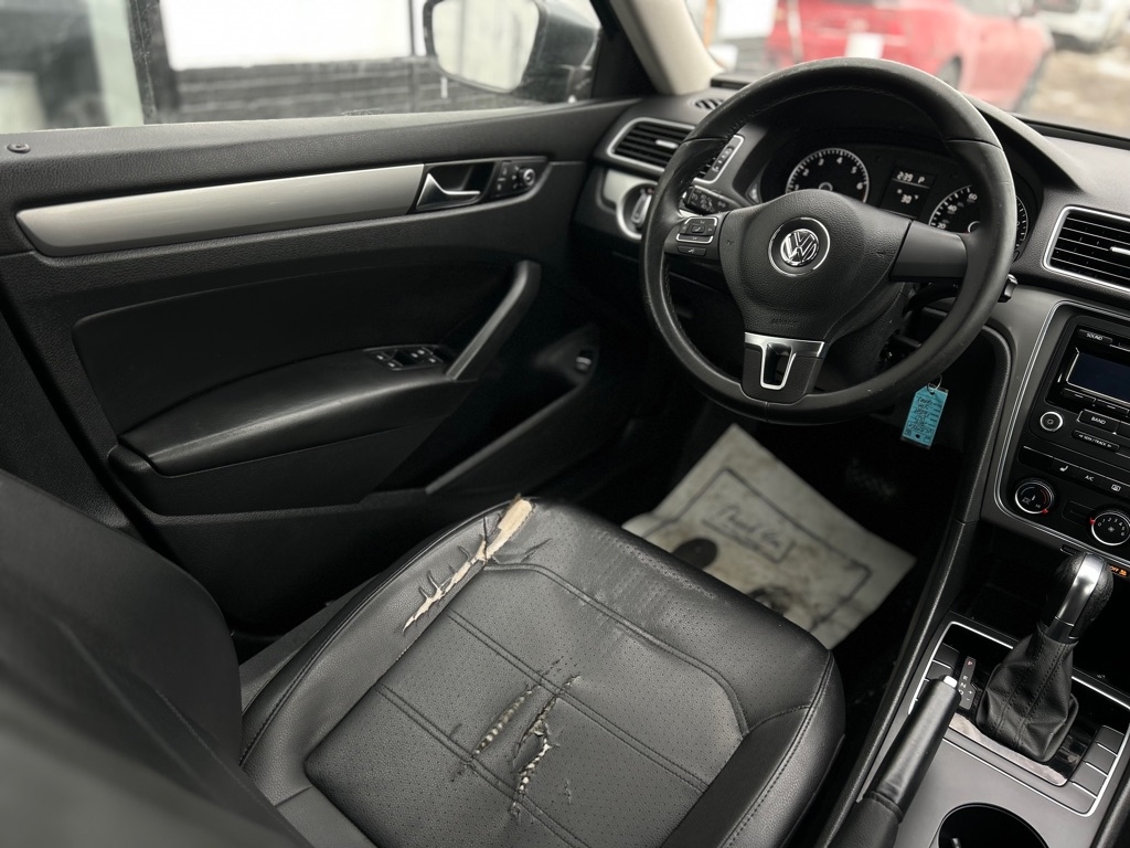 Volkswagen Passat 1.8T S AT 2014