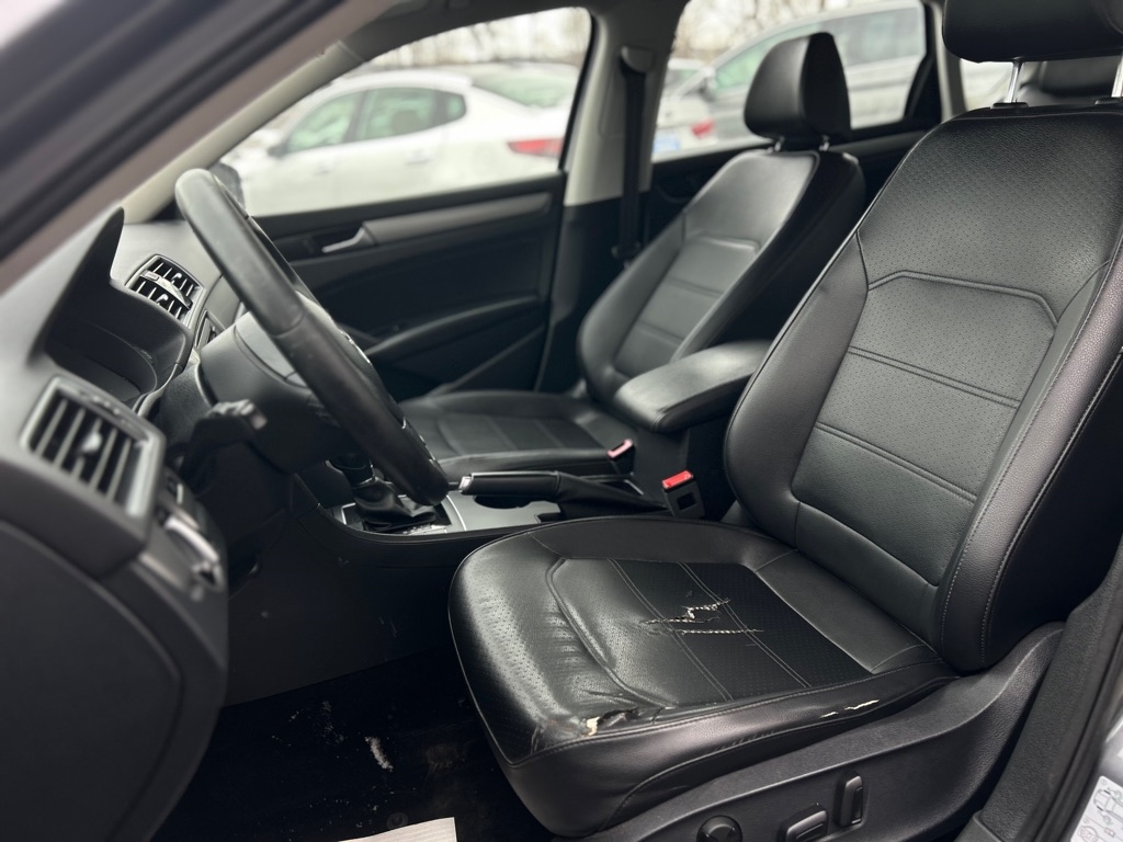 Volkswagen Passat 1.8T S AT 2014