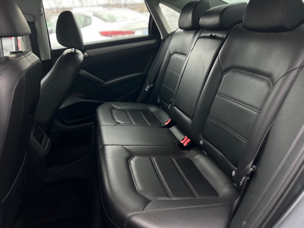 Volkswagen Passat 1.8T S AT 2014