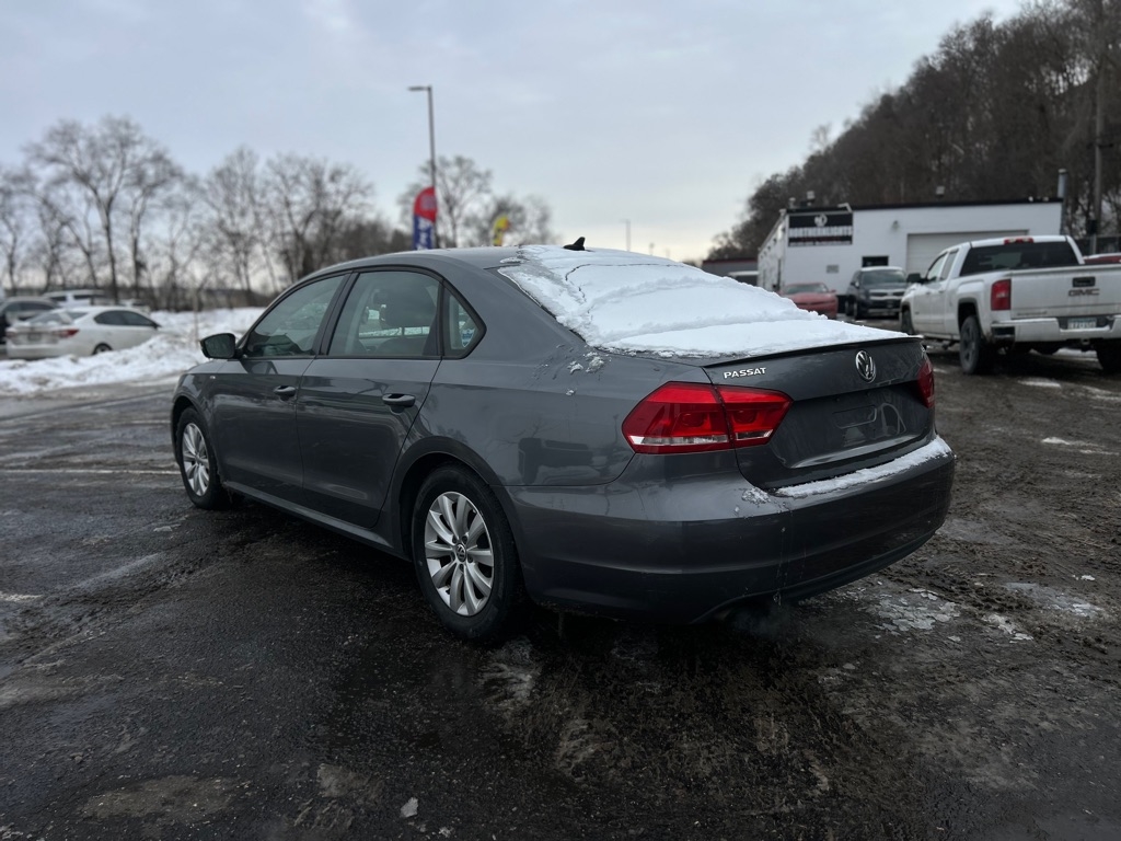 Volkswagen Passat 1.8T S AT 2014