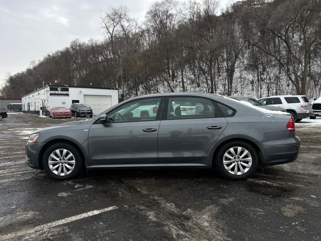 Volkswagen Passat 1.8T S AT 2014