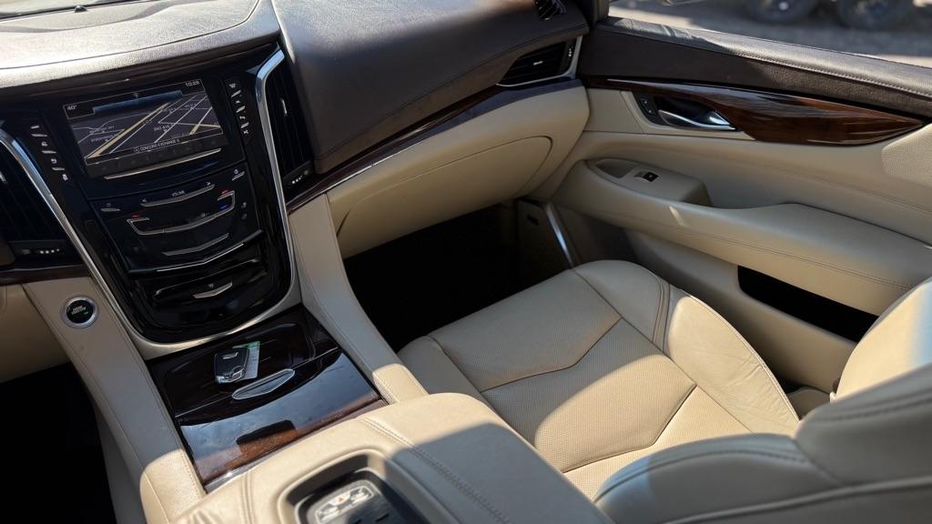 Cadillac Escalade Luxury 4WD 2017