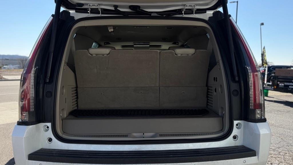 Cadillac Escalade Luxury 4WD 2017