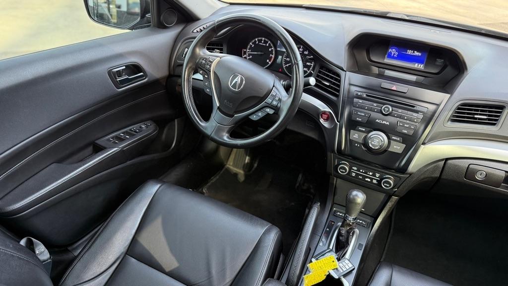 Acura ILX 8-Spd AT 2017