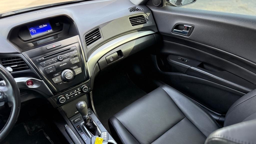 Acura ILX 8-Spd AT 2017