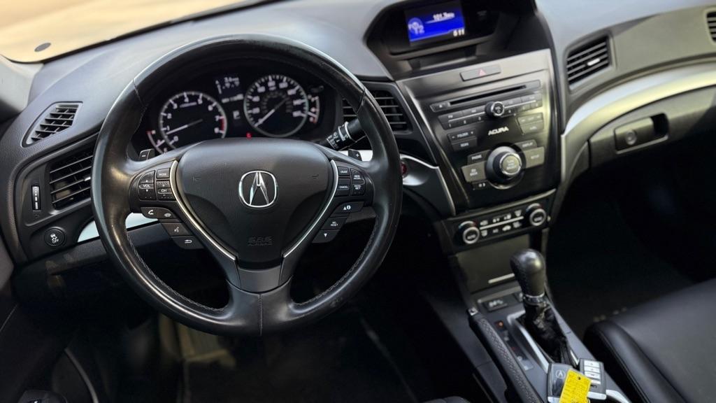 Acura ILX 8-Spd AT 2017