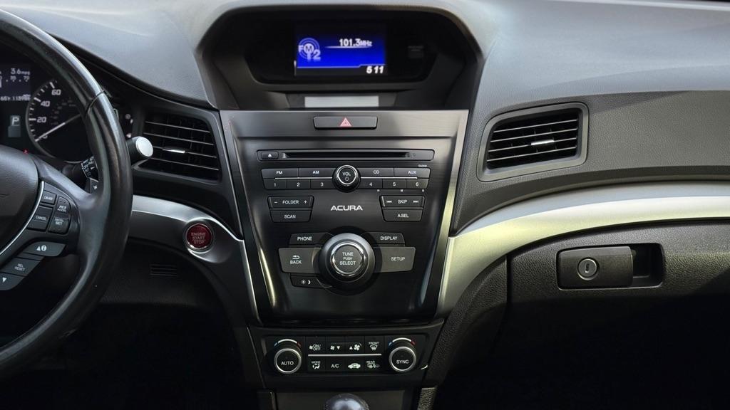 Acura ILX 8-Spd AT 2017