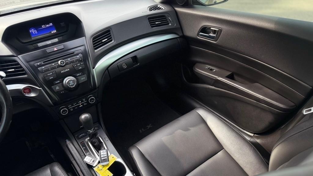 Acura ILX 8-Spd AT 2017