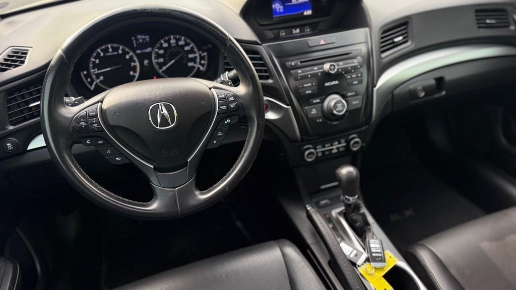 Acura ILX 8-Spd AT 2017