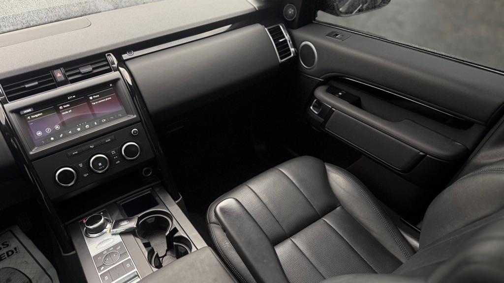 Land Rover Discovery SE 2019