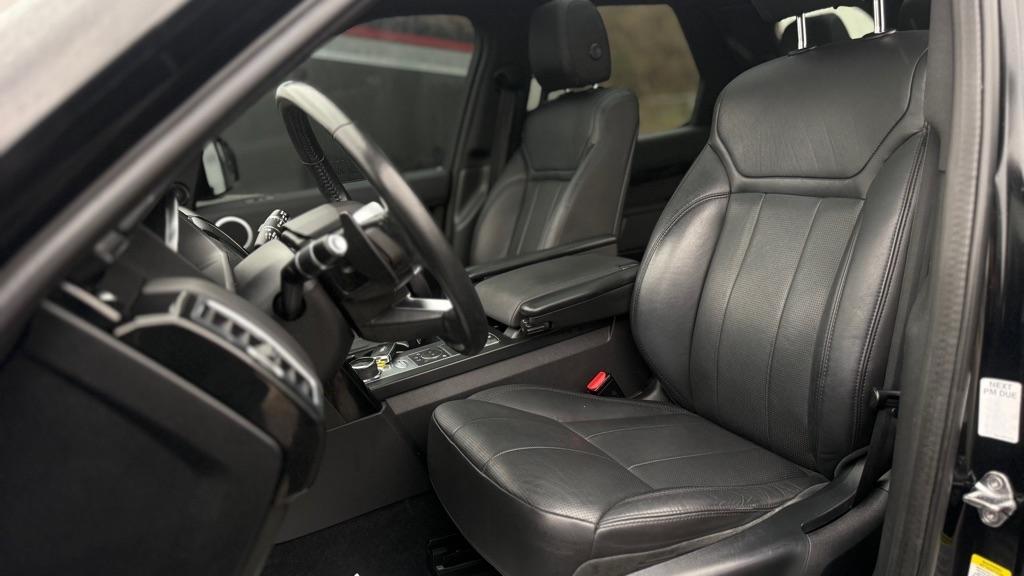 Land Rover Discovery SE 2019