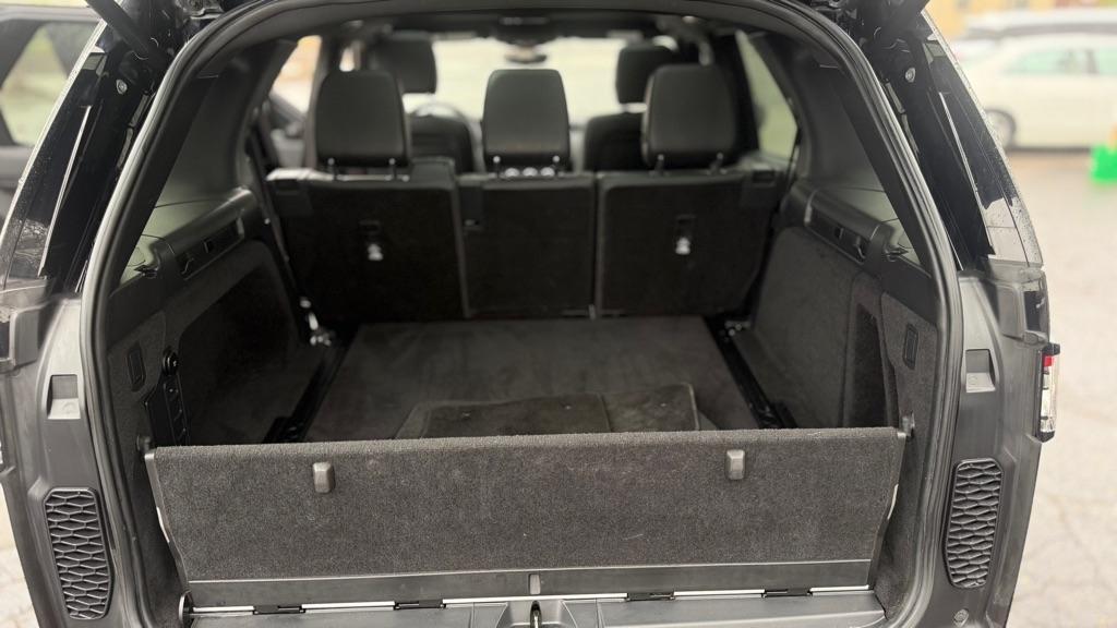 Land Rover Discovery SE 2019