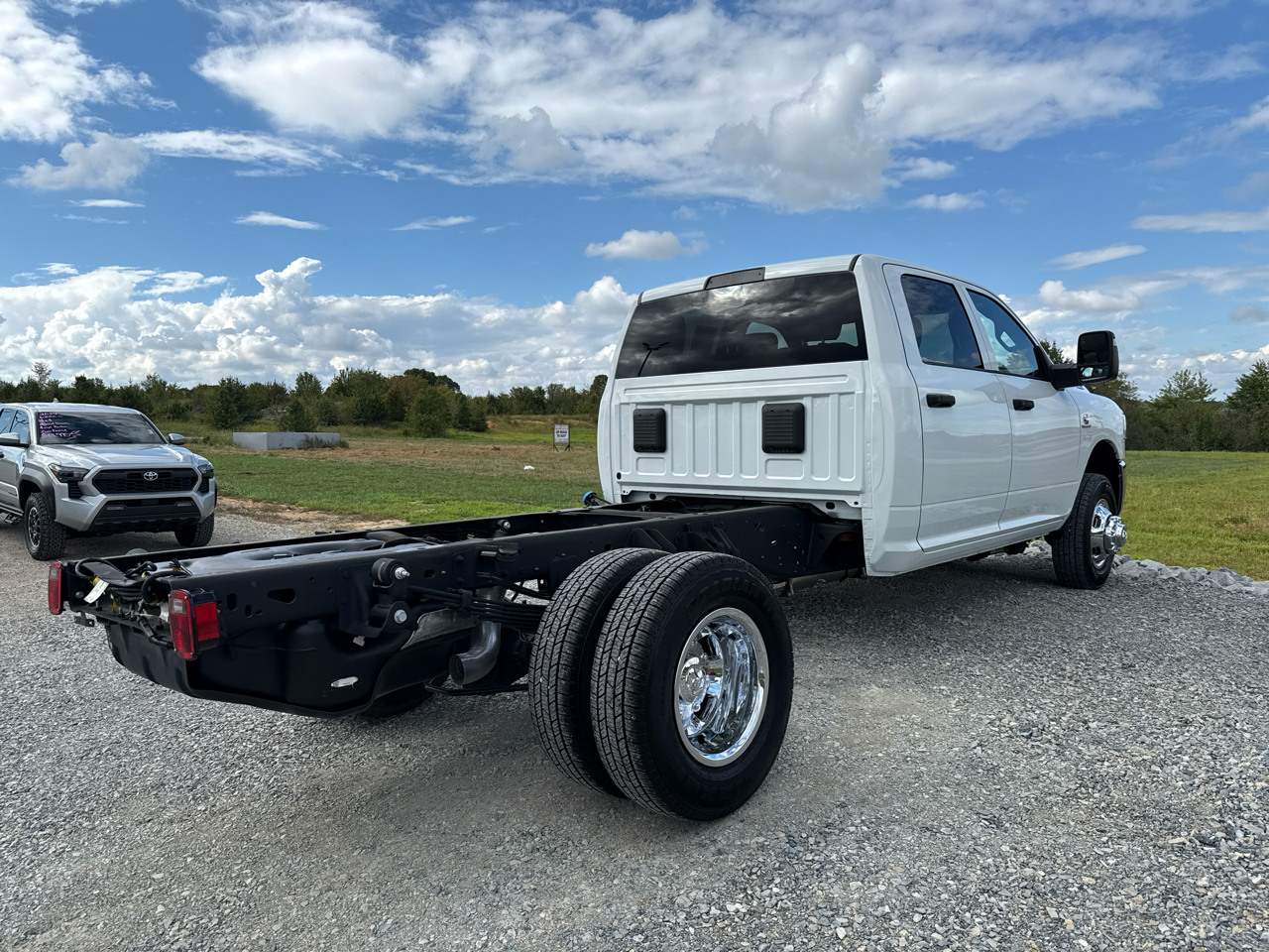 RAM 3500 Cab/Chassis Tradesman Crew Cab 4WD 172.4 2024 RAM 3500 Cab/Chassis Tradesman Crew Cab 4WD 172.4 2024