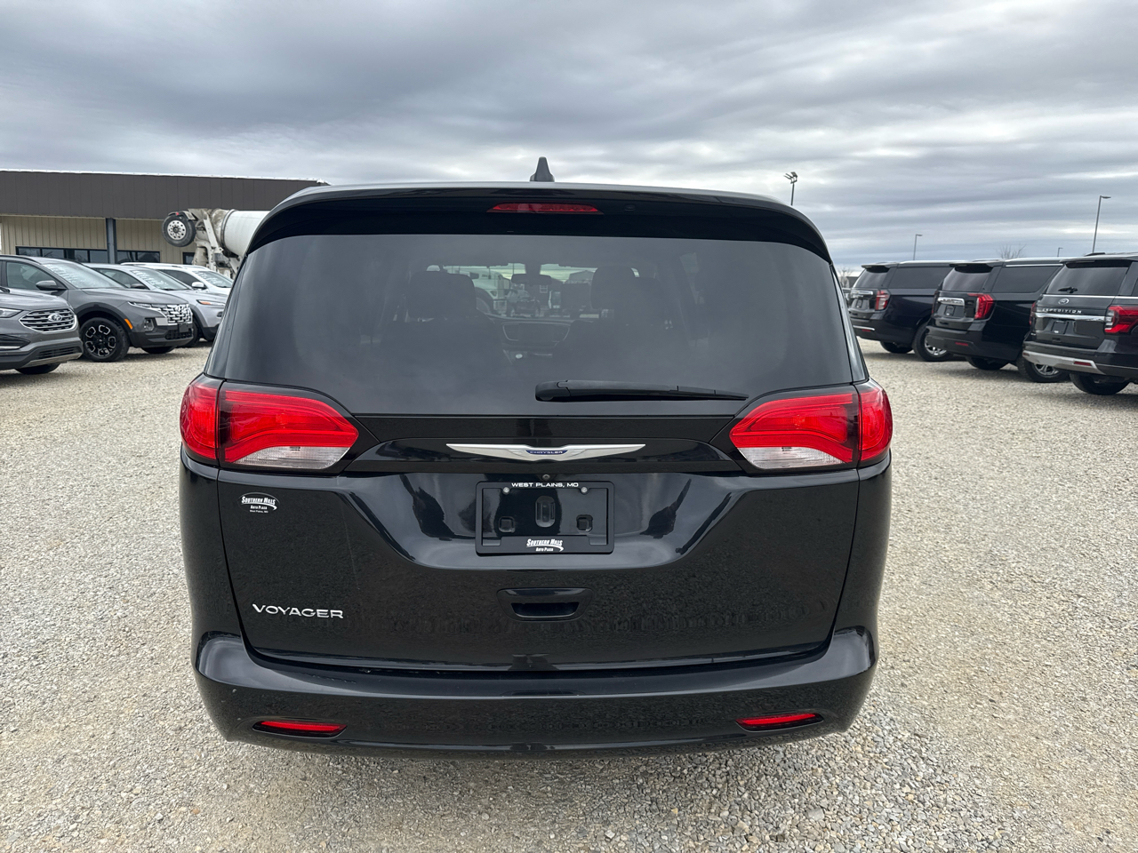 2020 Chrysler Voyager LX photo 3