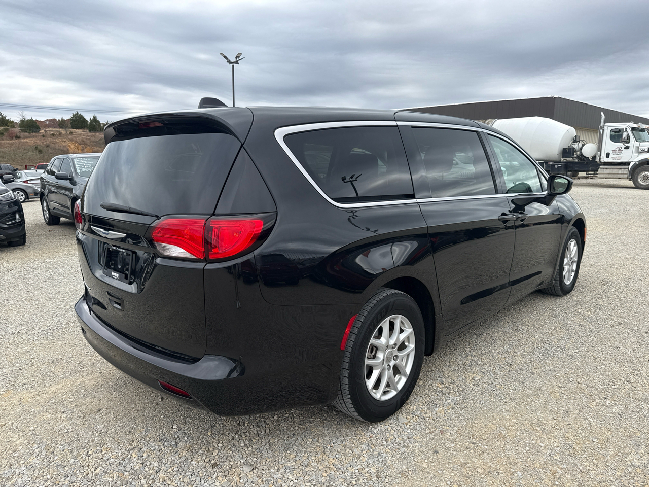 2020 Chrysler Voyager LX photo 4