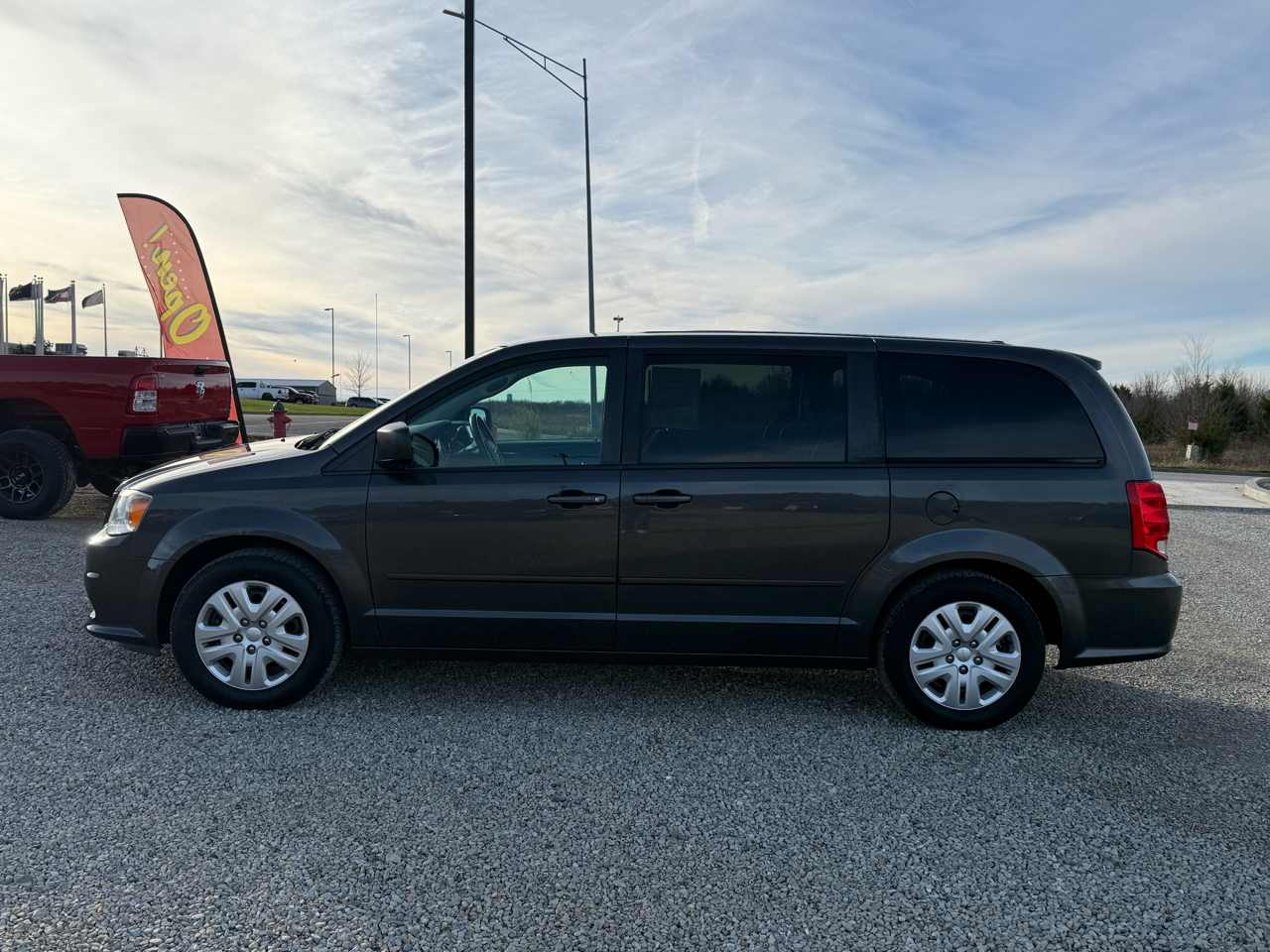 2017 Dodge Grand Caravan SE SXT Express photo 2