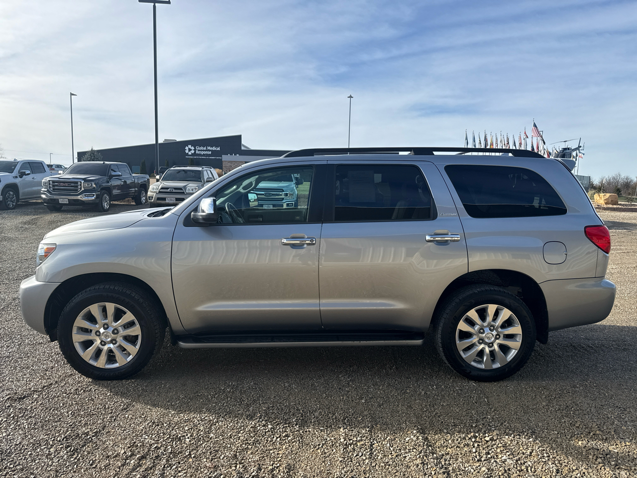 Toyota Sequoia Platinum 4D SUV 4X4 2012