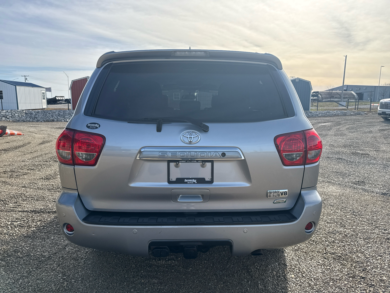 Toyota Sequoia Platinum 4D SUV 4X4 2012