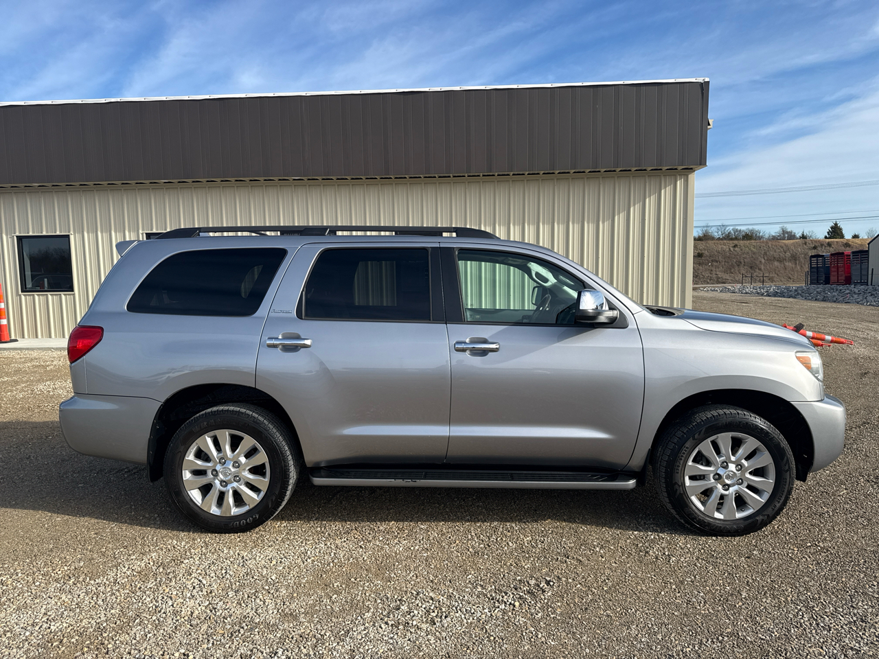 Toyota Sequoia Platinum 4D SUV 4X4 2012