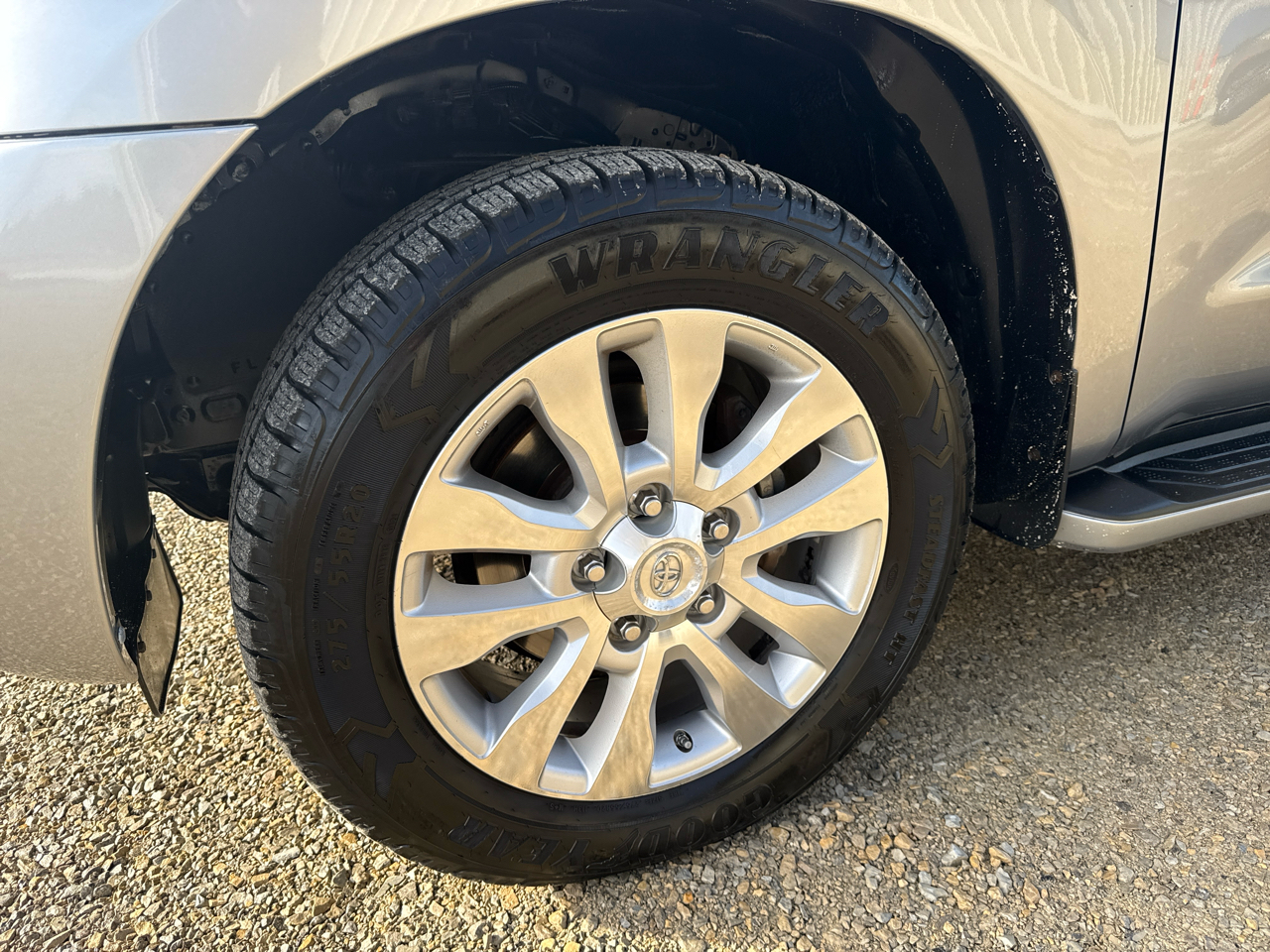 Toyota Sequoia Platinum 4D SUV 4X4 2012